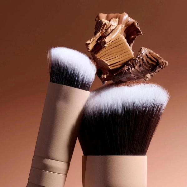 BROCHA DOBLE PARA ILUMINAR Y CONTORNO BEAUTY CREATIONS